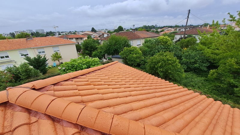 pose d'une toiture neuve par Roberto Mequignon couvreur à Bordeaux